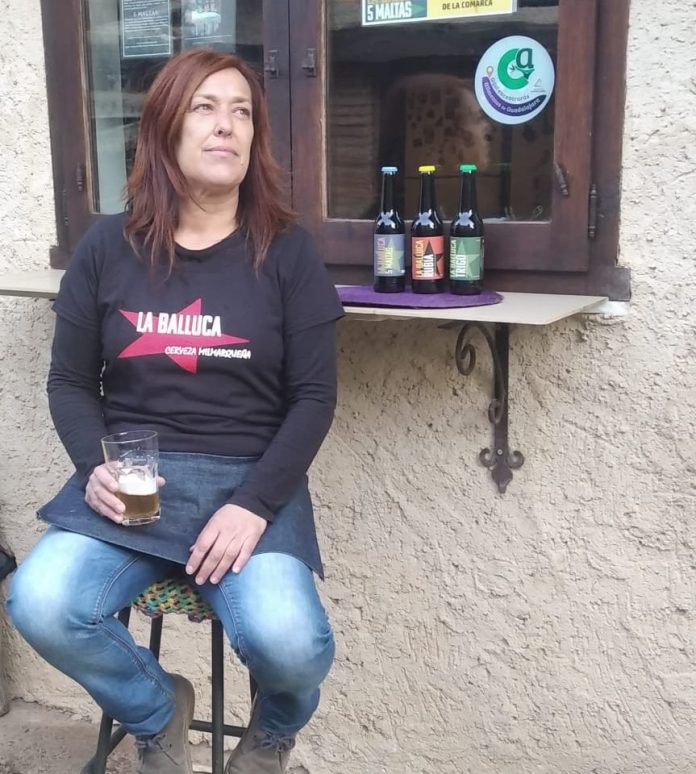 Judith Iturbe produce su cerveza artesana desde Milmarcos.