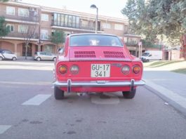 Una de las primeras escenas del videoclip de "Volvoreta" incluye un coche con una de las añoradas matrículas con la GU de Guadalajara.