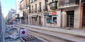 La calle Miguel Fluiters, en su tramo más cercano a la plaza Mayor, en la mañana del 16 de marzo de 2023. (Foto: La Crónic@)