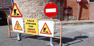 Las señales advierten ya de las obras en estas céntricas calles de Guadalajara. (Foto: La Crónic@)