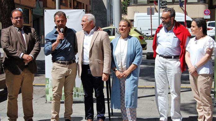 Parte de la candidatura de Vox al Ayuntamiento de Guadalajara, en el acto de la plaza de Beladíez el 23 de abril de 2023.