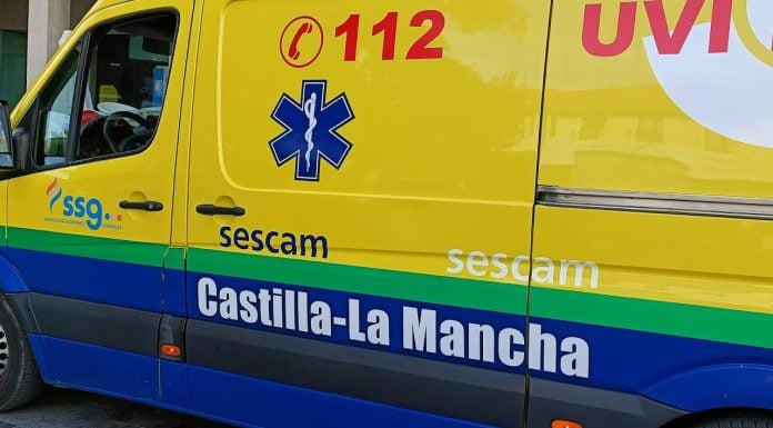 Muere tras horas de agonía después de ingerir lubricante industrial Ambulancia del SESCAM en abril de 2023. (Foto: La Crónic@)