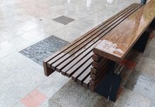 Banco bajo la lluvia en Guadalajara, en una imagen de archivo. (Foto: La Crónic@)