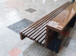 Banco bajo la lluvia en Guadalajara, en una imagen de archivo. (Foto: La Crónic@)