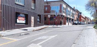 Postes tronchados y cables por el suelo fue la imagen del 7 de abril de 2023 en la Cuesta del Matadero. (Foto: La Crónic@)