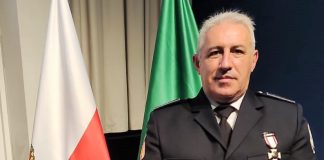 Chema Antón, tras recibir una condecoración.