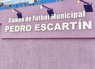 1.750 personas, a la espera de los campos de fútbol anexos al «Pedro Escartín» Acceso principal al campo de fútbol "Pedro Escartín", cuya gestión ha cedido por 50 años el Ayuntamiento de Guadalajara a la sociedad propietaria del Club Deportivo Guadalajara. (Foto: La Crónic@)