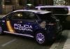 Desde un pueblo de Guadalajara se estafaba por media España Vehículos de la Policía Nacional durante una operación.