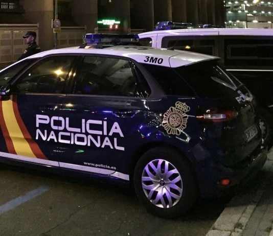 Vehículos de la Policía Nacional durante una operación.