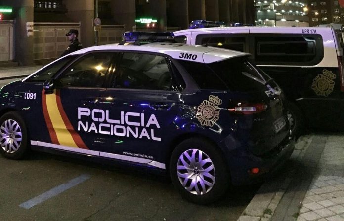 Vehículos de la Policía Nacional durante una operación.
