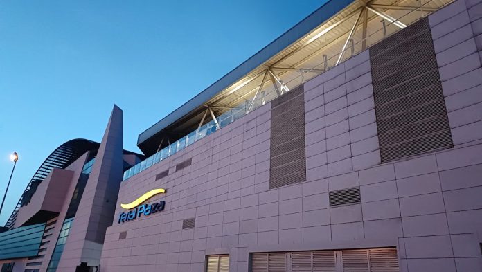 Exterior del centro comercial Ferial Plaza en abril de 2023. (Foto: La Crónic@)