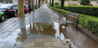 La lluvia provocó 7 avisos este sábado en la provincia de Guadalajara Charco en una calle de Guadalajara. (Foto: La Crónic@)