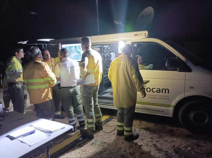 Los medios terrestres siguen luchando esta noche para controlar el incendio declarado en Ocentejo, en el Alto Tajo.