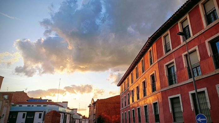 Atardecer de mayo, con nubes, en Guadalajara. (Foto: La Crónic@)