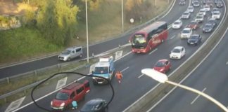 Imagen publicada del incidente, a partir de una de las cámaras de la DGT en la salida de Madrid por la A-2.