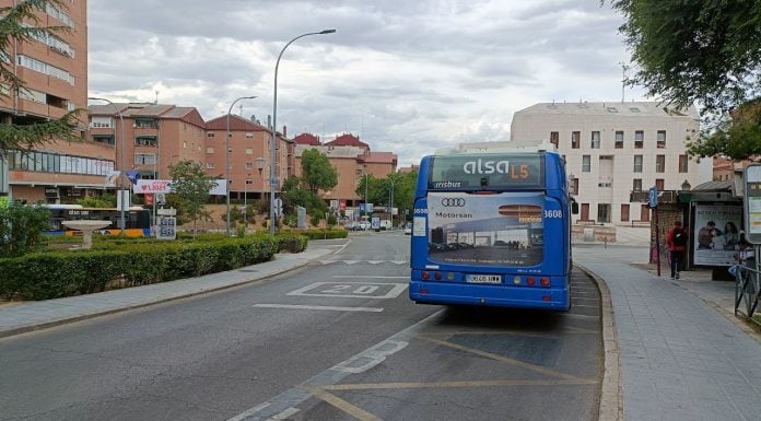 Unidas Podemos insiste, tambien en su programa electoral para 2023, en la necesidad de un consorcio de transportes para Guadalajara y su área de influencia. En la imagen, autobús urbano de Alsa el 22 de mayo de 2023. (Foto: La Crónic@)
