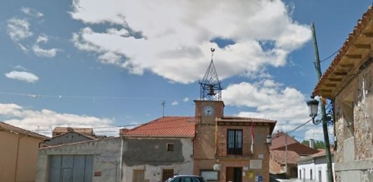 Señalan a un agricultor, alcalde de Vox, como causante del fuego que está arrasando el norte de Guadalajara Ayuntamiento de Robledillo de Mohernando. (Foto: Google Maps)