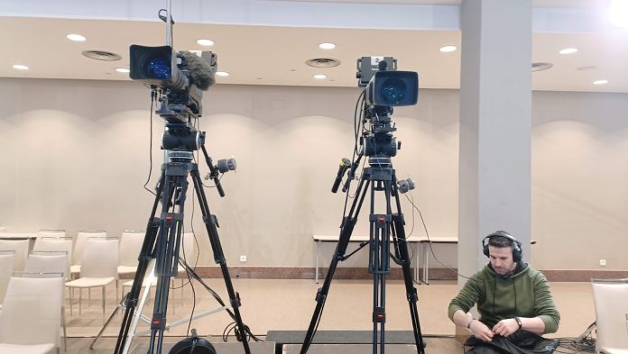 Cámaras de televisión durante un acto prelectoral en Guadalajara. (Foto: La Crónic@)