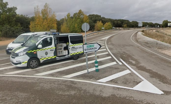 control-de-la-guardia-civil-a-2-carretera-siguenza