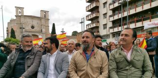 El líder de Vox, Santiago Abascal, y el candidato de Vox a la Presidencia de Castilla-La Mancha, David Moreno, en un acto en Guadalajara.