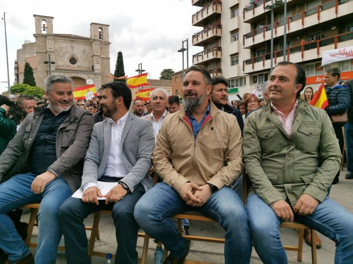 El líder de Vox, Santiago Abascal, y el candidato de Vox a la Presidencia de Castilla-La Mancha, David Moreno, en un acto en Guadalajara.