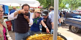 A dieta de paella está estos días el candidato del PP, Paco Núñez.