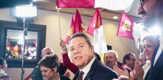 El candidato del PSOE a la Presidencia de Castilla-La Mancha, Emiliano García-Page, a su llegada a realizar el seguimiento de la jornada electoral en el cigarral del Ángel Custodio, el 28 de mayo de 2023, en Toledo. (Foto: EP)