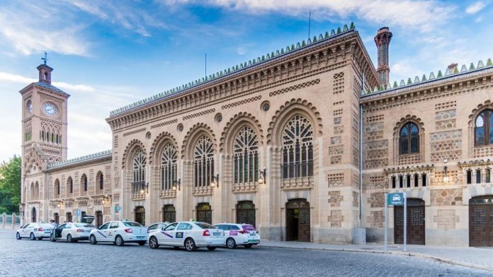 Estación del AVE en Toledo, que aprovecha la construida en estilo neomudéjar en 1919.
