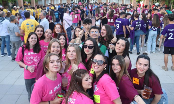 Las peñas son el alma de las fiestas de Cabanillas. En la imagen, un momento de las de 2023.