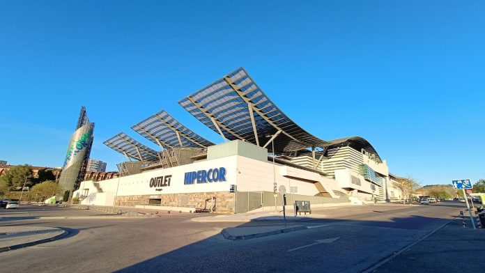 Hasta aquí, en la explanada junto al Ferial plaza, se traería Ciudadanos el mercadillo de los sábados. (Foto: La Crónic@)