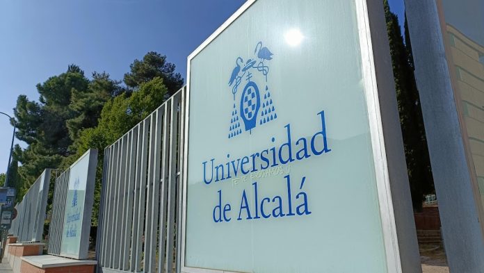 Exterior del campus de la Universidad de Alcalá en Guadalajara, en la calle Madrid en mayo de 2023. (Foto: La Crónic@)