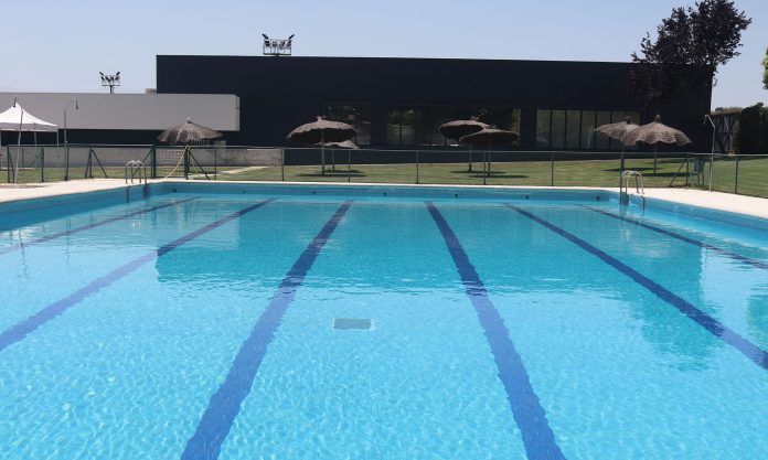 Piscina municipal de Cabanillas en el verano de 2023.