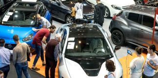 Coches en una anterior de la feria, en Ifema.