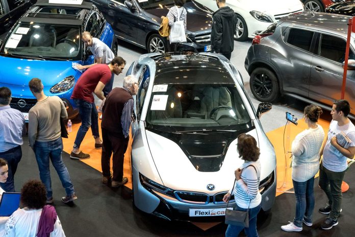 Coches en una anterior de la feria, en Ifema.