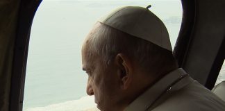 El Papa Francisco en uno de sus viajes apostólicos.