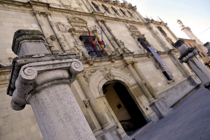 Fachada de la Universidad Cisneriana de Alcalá, sede del rectorado de la UAH.