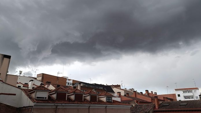 Nubes de tormenta sobre Guadalajara a las dos de la tarde del martes,13 de junio de 2023. (Foto: La Crónic@)