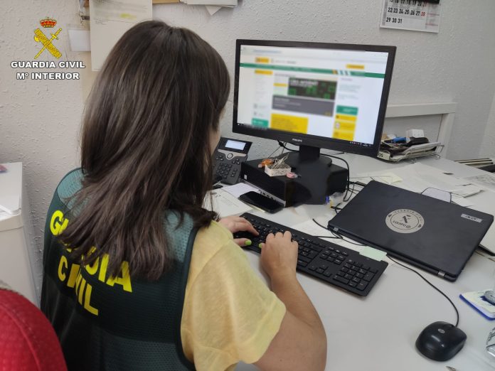 La Guardia Civil tiene que lidiar cada vez con más frecuencia con delitos informáticos.
