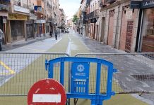Se ha despejado este jueves la calle Miguel Fluiters, que sigue cerrada al tráfico rodado. (Foto: La Crónic@)