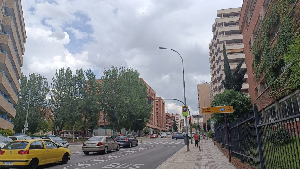 Nubes de tormenta la tarde del lunes, 12 de junio de 2023, sobre la avenida de Castilla, de Guadalajara. (Foto: La Crónic@)