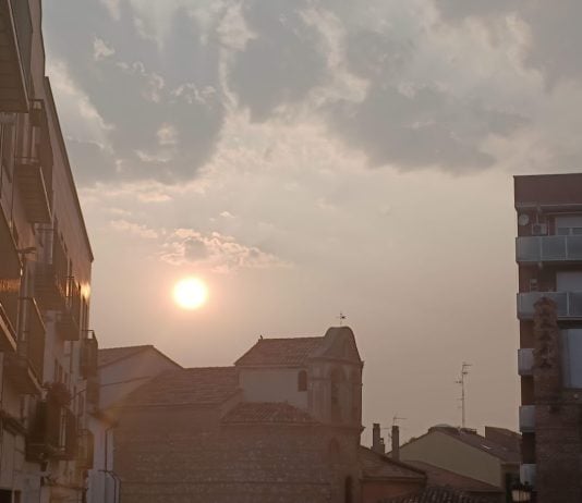 El sol como una bola de fuego en la calima del 28 de junio de 2023. (Foto: La Crónic@)