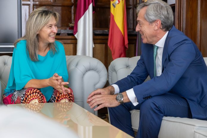 Ana Guarinos y Javier López, presidente de Eurocaja Rural.