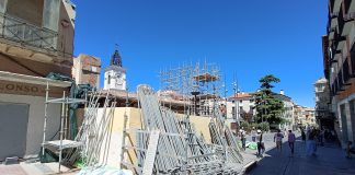 Fin del desmontaje del andamio de la fachada del "Maragato" el 1 de julio de 2023. (Foto: La Crónic@)