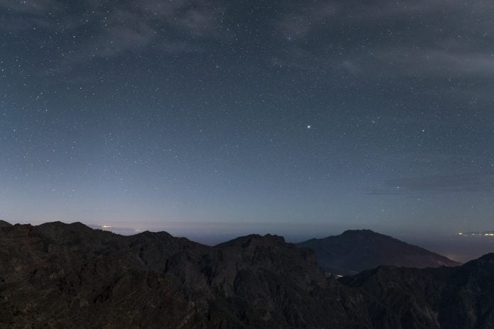 El firmamento, desde la Caldera de Taburiente, en Tenerife, en abril de 2023. (Foto: EP)