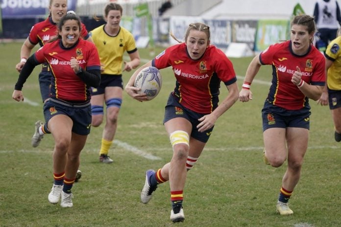 La selección española femenina de rugby 15, en acción.