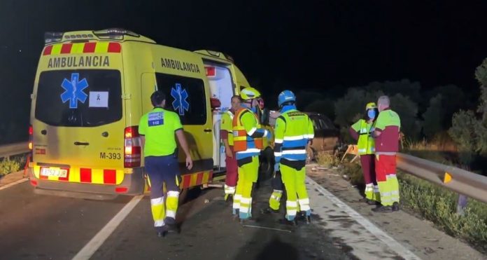 Colisión entre dos vehículos en Los Santos de la Humosa, Comunidad de Madrid EMERGENCIAS 112 COMUNIDAD DE MADRID 06/7/2023
