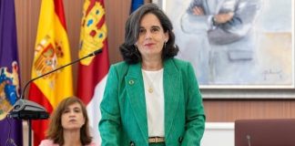 Sagrario Muñoz, efímera concejala de Vox en el Ayuntamiento de Guadalajara, en el momento de su toma de posesión.