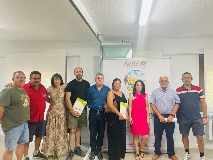 Fadeta firma en Brihuega nuevos contratos para diferentes proyectos de emprendedores de la comarca con fondos Leader Firma de acuerdos entre Fadeta y el Ayuntamiento de Brihuega. FADETA 28/7/2023