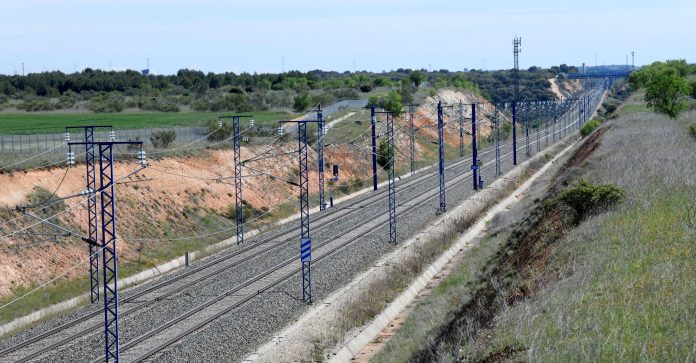 Tramo de la línea de alta velocidad entre Madrid y Barcelona. (Foto: Adif)