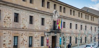 Exterior del colegio "Sagrada Familia", más conocido como "la SAFA", de Sigüenza.